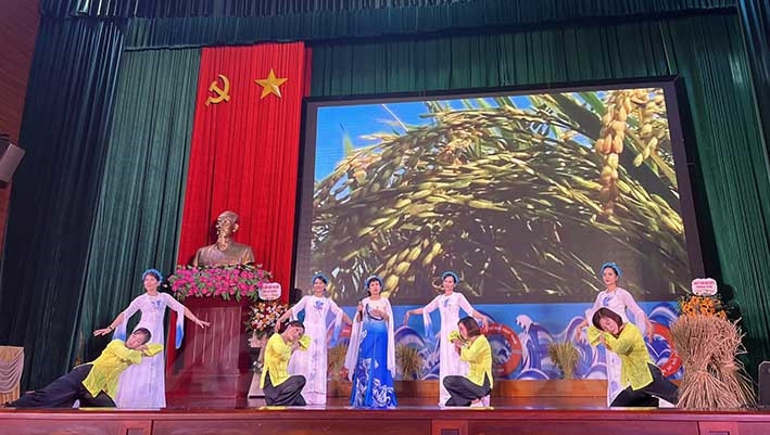 Phụ nữ Chí Linh sôi nổi tham gia Liên hoan hát ru, dân ca năm 2022